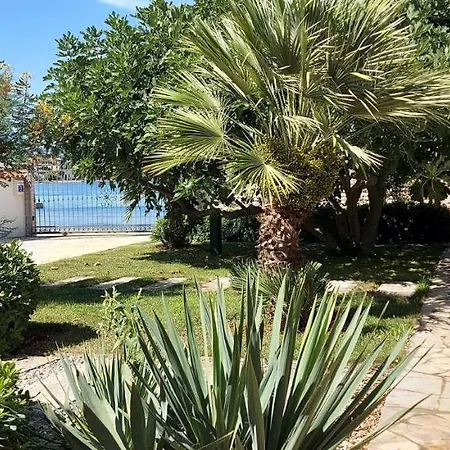 Beautiful Villa Klara Preko Vila *