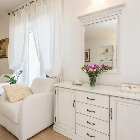 Beautiful Villa Klara Preko Vila