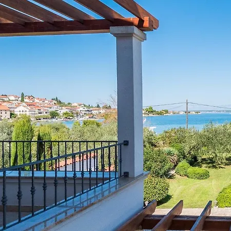 Beautiful Villa Klara Preko Preko